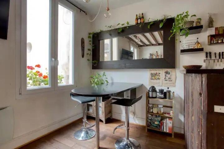 Charming Pied-a-terre - Marais Apartment *